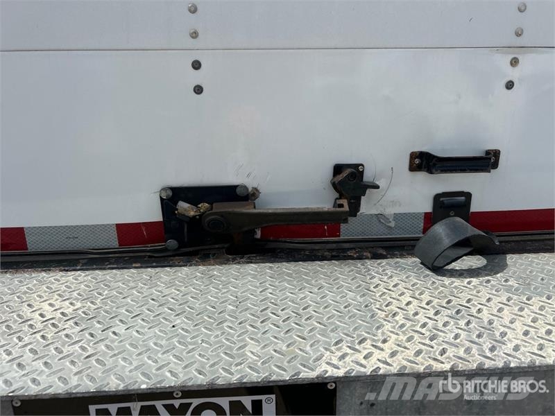 International Durastar 4300 Camiones con caja de remolque