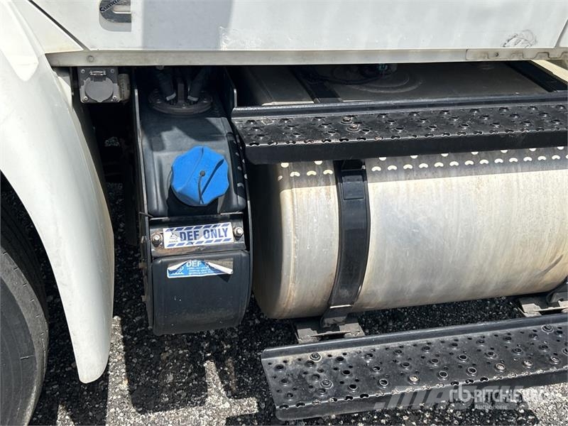 International Durastar 4300 شاحنات ذات هيكل صندوقي