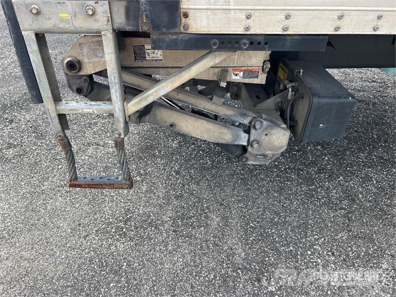 International Durastar 4300 شاحنات ذات هيكل صندوقي