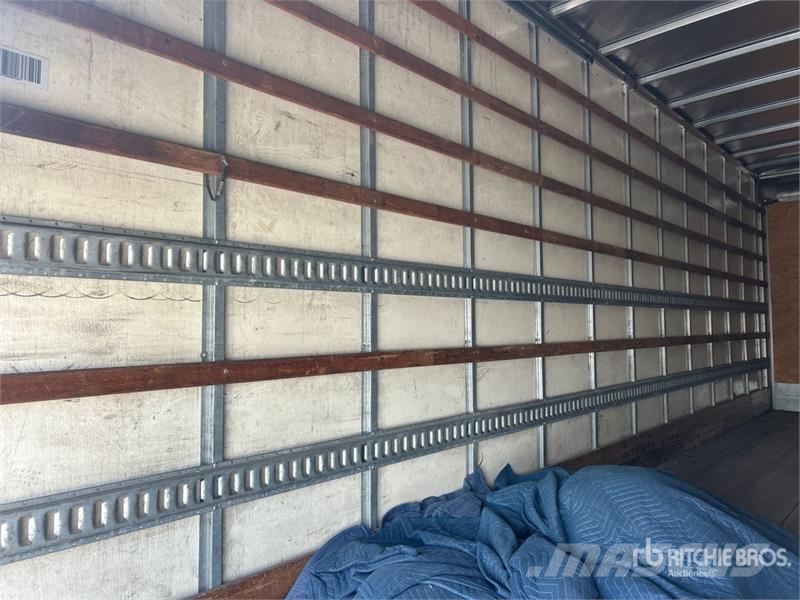 International Durastar 4300 Camiones con caja de remolque