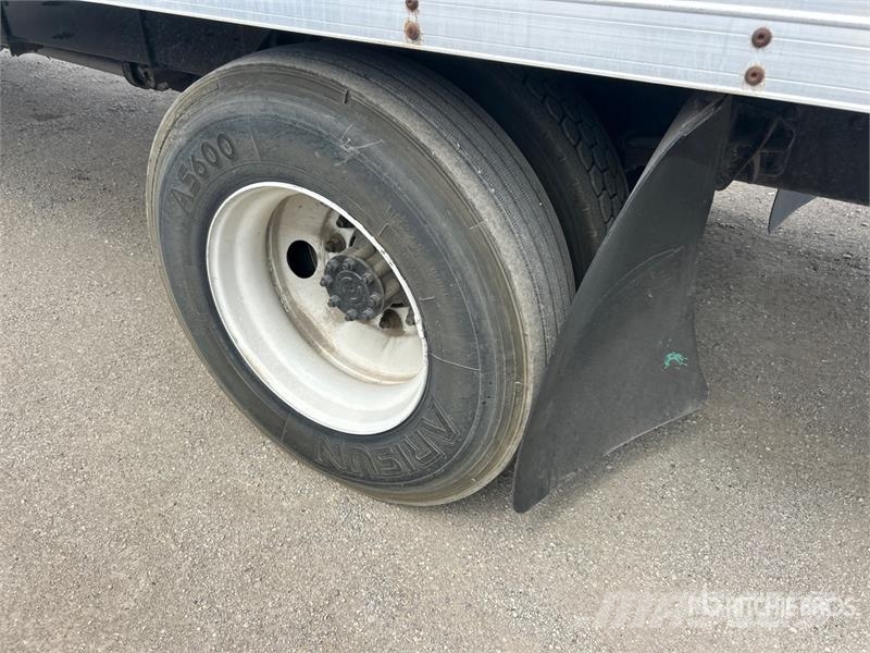 International Durastar 4300 Camiones con caja de remolque