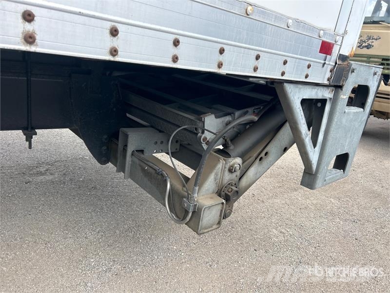 International Durastar 4300 Camiones con caja de remolque