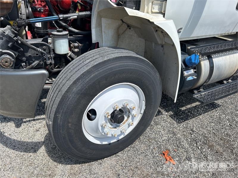 International Durastar 4300 شاحنات ذات هيكل صندوقي