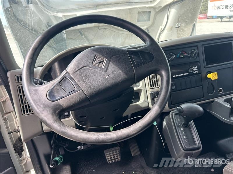 International Durastar 4300 Camiones con caja de remolque