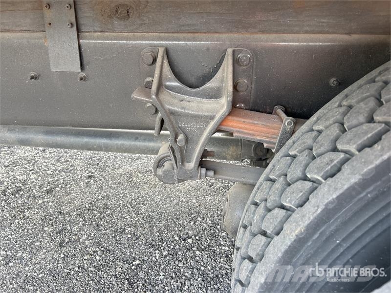 International Durastar 4300 شاحنات ذات هيكل صندوقي