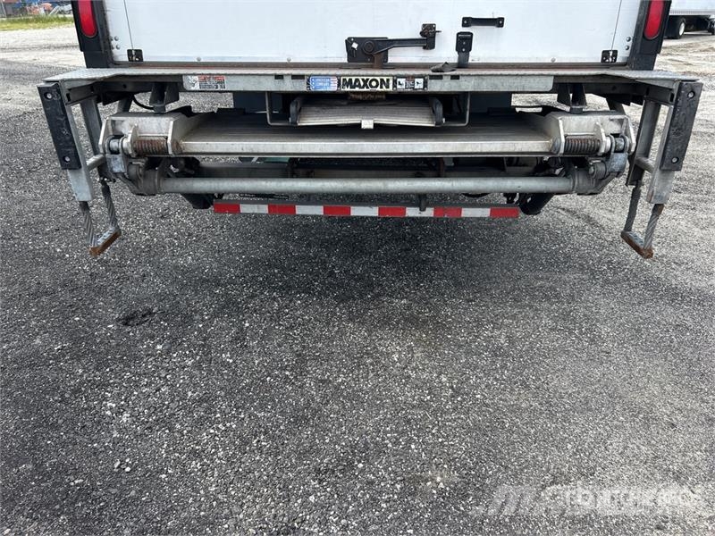 International Durastar 4300 شاحنات ذات هيكل صندوقي