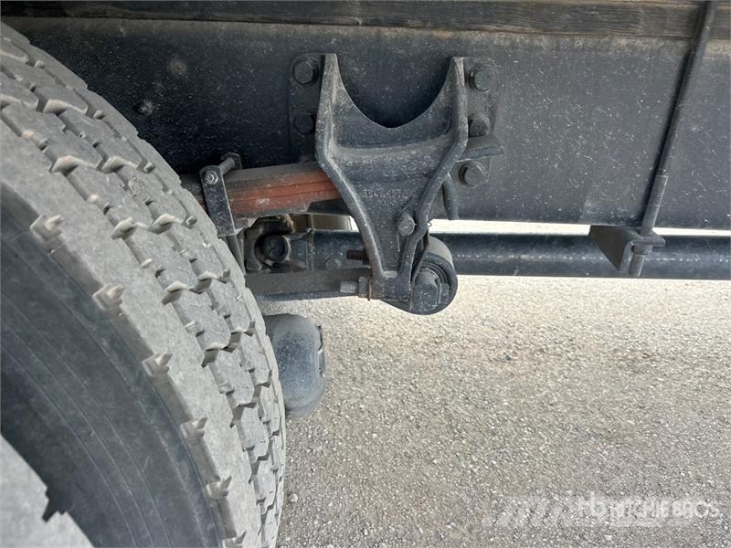 International Durastar 4300 Camiones con caja de remolque