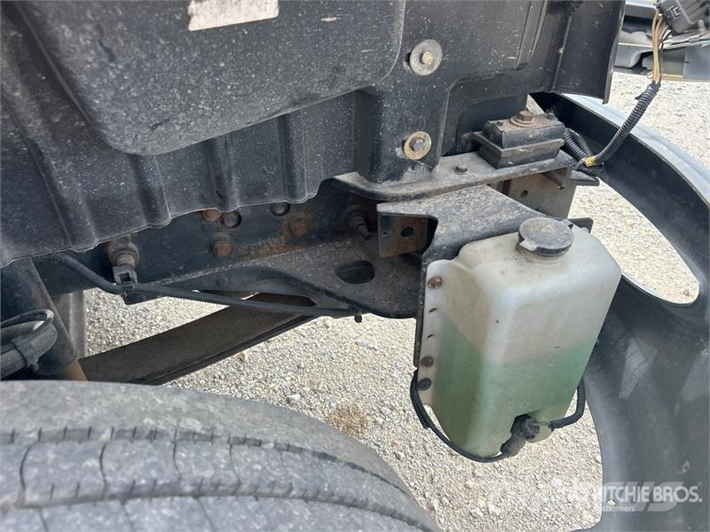 International Durastar 4300 Camiones con caja de remolque