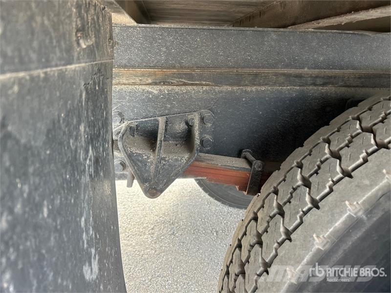International Durastar 4300 Camiones con caja de remolque