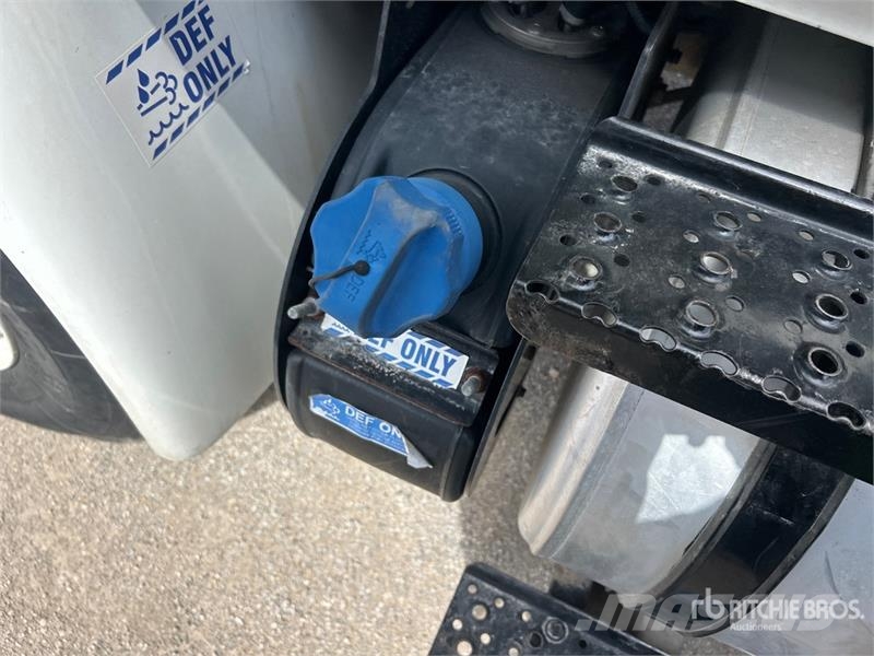 International Durastar 4300 Camiones con caja de remolque