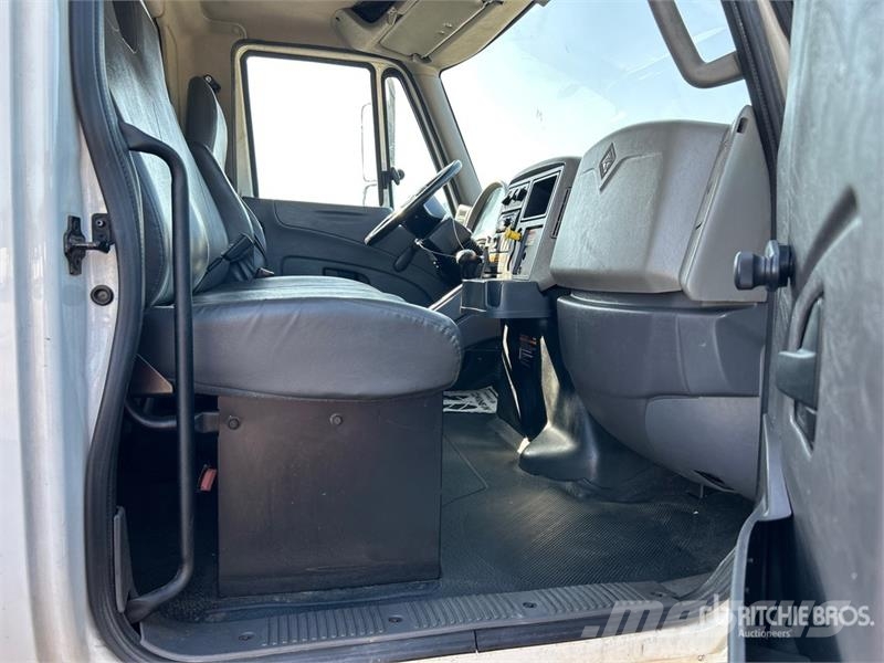 International Durastar 4300 Sanduk kamioni