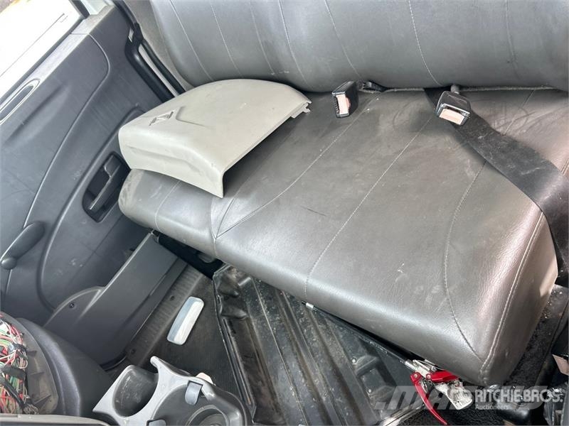 International Durastar 4300 Camiones con caja de remolque
