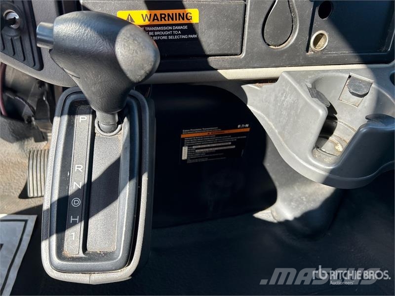 International Durastar 4300 Sanduk kamioni