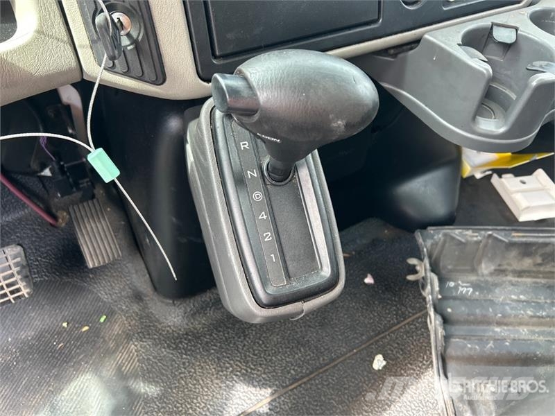 International Durastar 4300 Camiones con caja de remolque