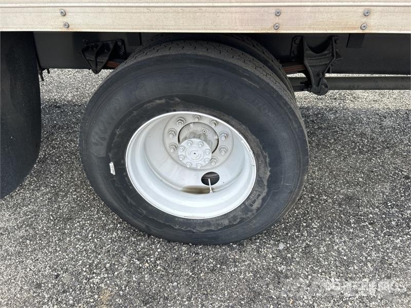 International Durastar 4300 شاحنات ذات هيكل صندوقي