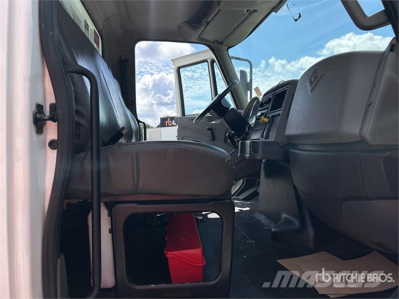 International Durastar 4300 شاحنات ذات هيكل صندوقي