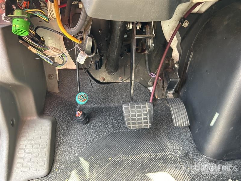 International Durastar 4300 شاحنات ذات هيكل صندوقي
