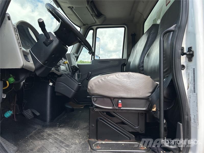 International Durastar 4300 شاحنات ذات هيكل صندوقي
