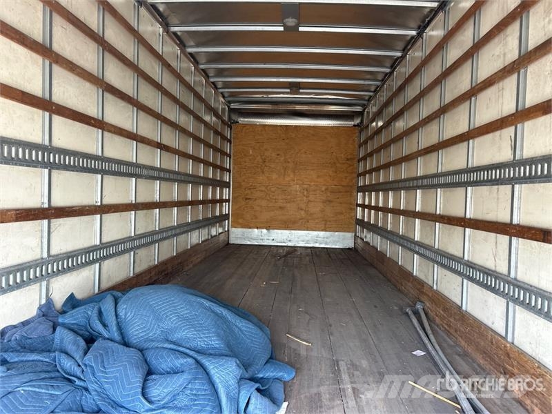 International Durastar 4300 Camiones con caja de remolque