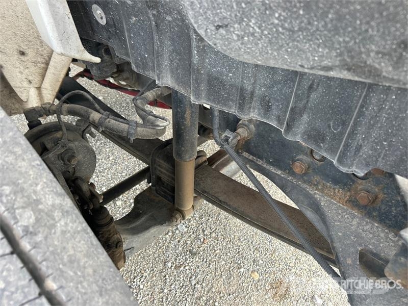 International Durastar 4300 Camiones con caja de remolque
