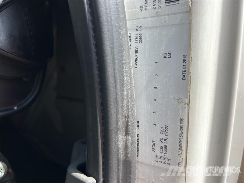 International Durastar 4300 شاحنات ذات هيكل صندوقي