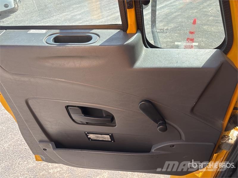 International DuraStar 4300 Camiones caja cerrada