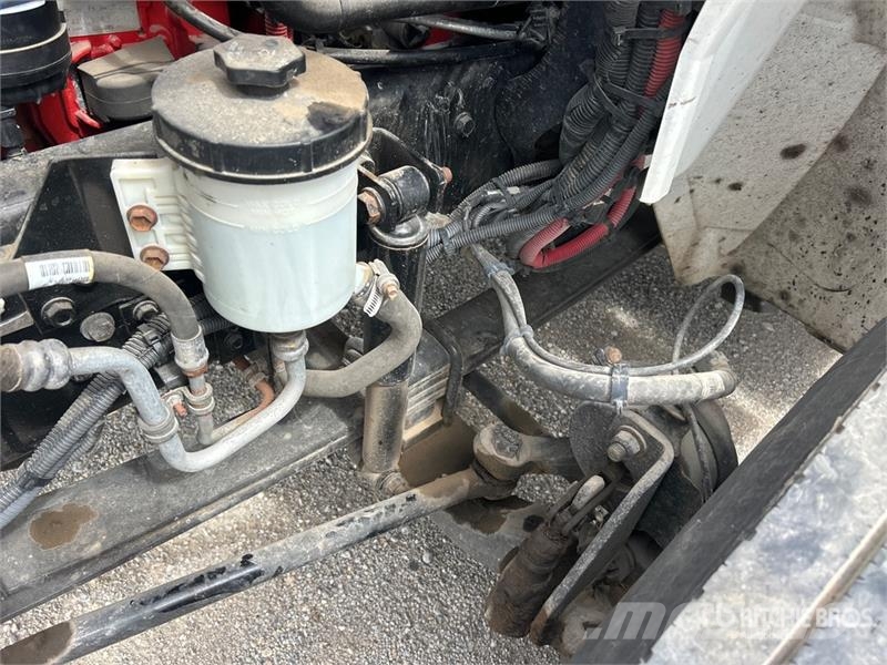 International Durastar 4300 Camiones con caja de remolque