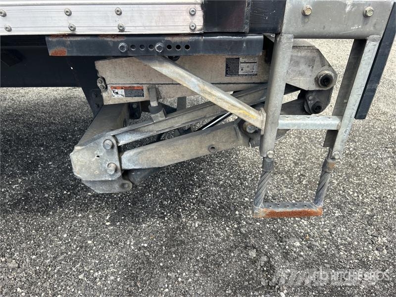 International Durastar 4300 شاحنات ذات هيكل صندوقي