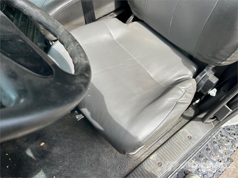 International Durastar 4300 Camiones con caja de remolque