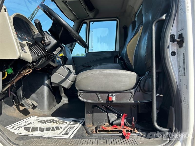 International Durastar 4300 Sanduk kamioni
