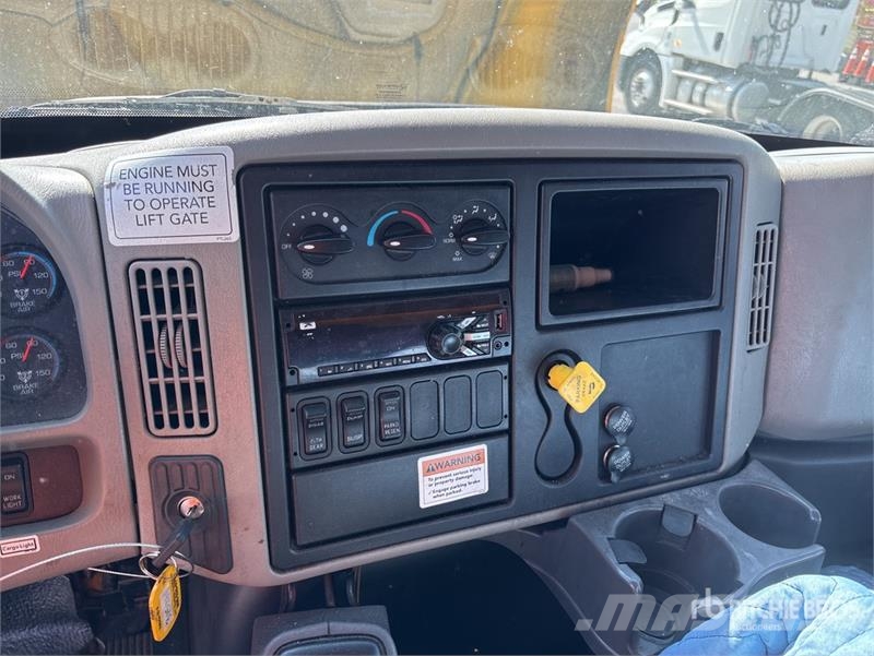 International DuraStar 4300 Box trucks