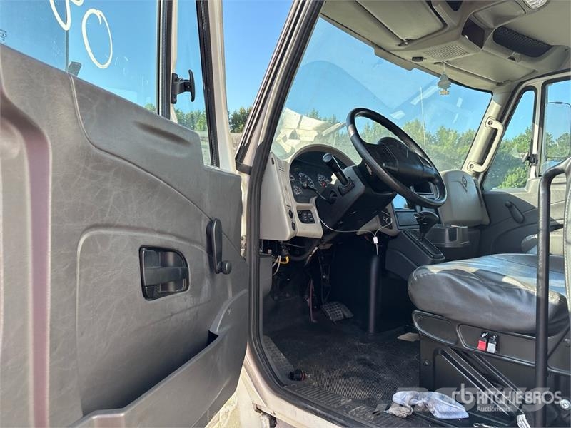 International Durastar 4300 Kapali kasa kamyonlar