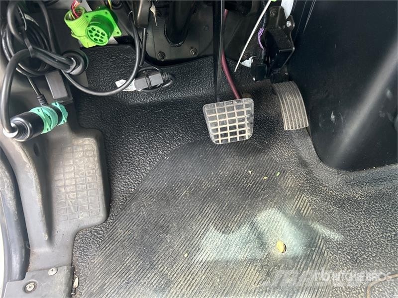 International Durastar 4300 Camiones con caja de remolque