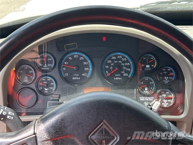 International Durastar 4300 شاحنات ذات هيكل صندوقي