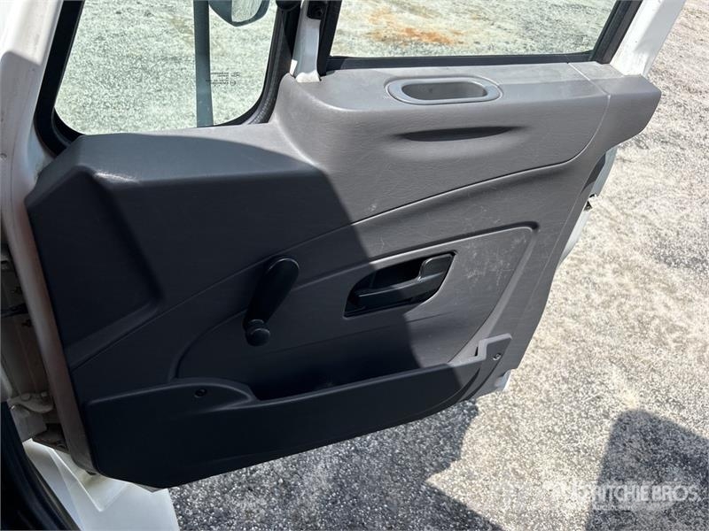 International Durastar 4300 شاحنات ذات هيكل صندوقي