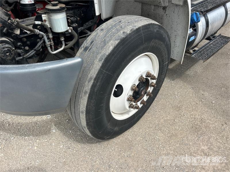 International Durastar 4300 Camiones con caja de remolque