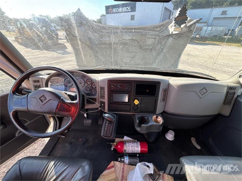 International Durastar 4300 Kapali kasa kamyonlar