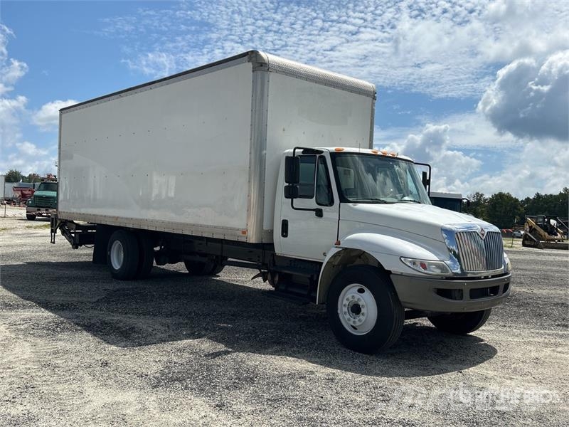 International Durastar 4300 شاحنات ذات هيكل صندوقي