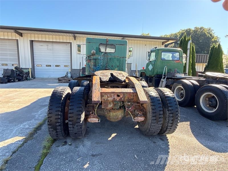 International GI 6x6 T/A Day Cab Truck Tractor Trekkvogner