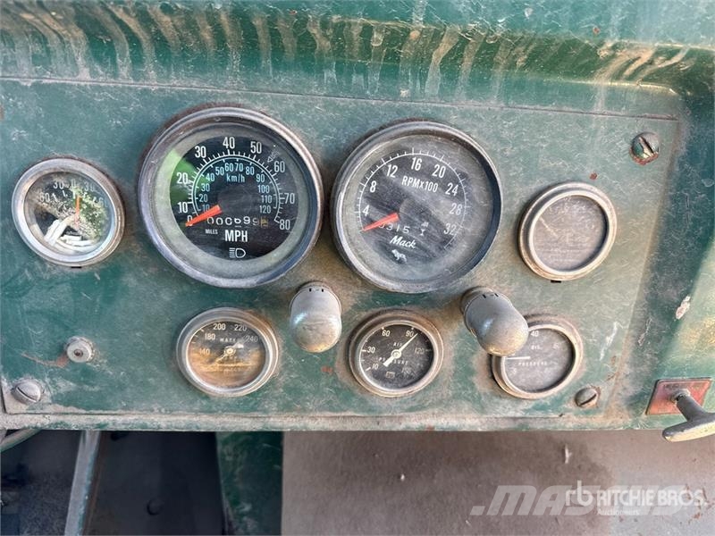 International GI 6x6 T/A Day Cab Truck Tractor Trekkvogner