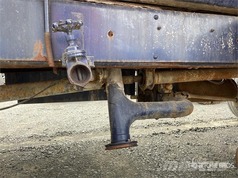 International Harvester Harvester 001950B 3400 gal 4x2 COE Water صهاريج مياه