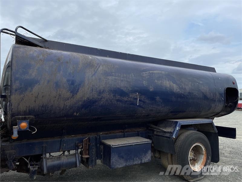 International Harvester Harvester 001950B 3400 gal 4x2 COE Water صهاريج مياه
