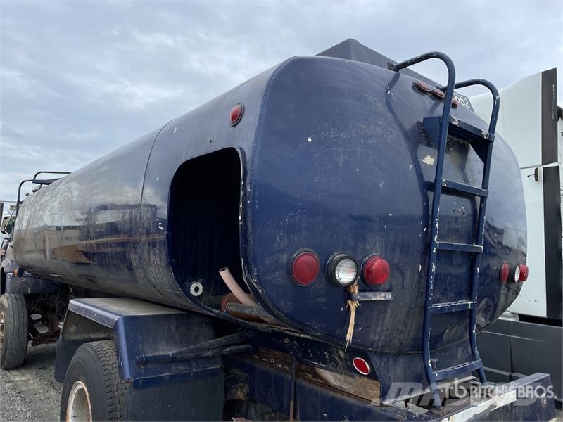 International Harvester Harvester 001950B 3400 gal 4x2 COE Water صهاريج مياه