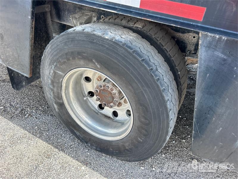 International Hiab 175-1 14330 lb Knuckle Boom on  International Автокранове
