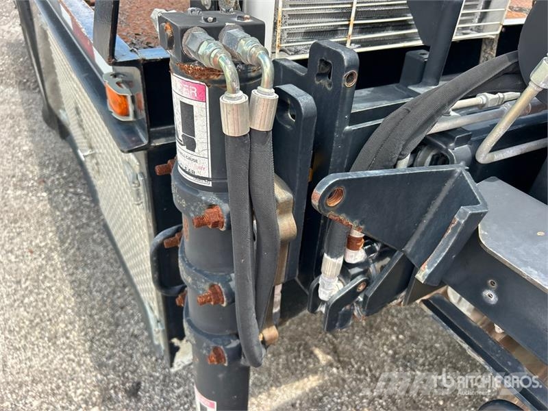 International Hiab 175-1 14330 lb Knuckle Boom on  International Автокранове
