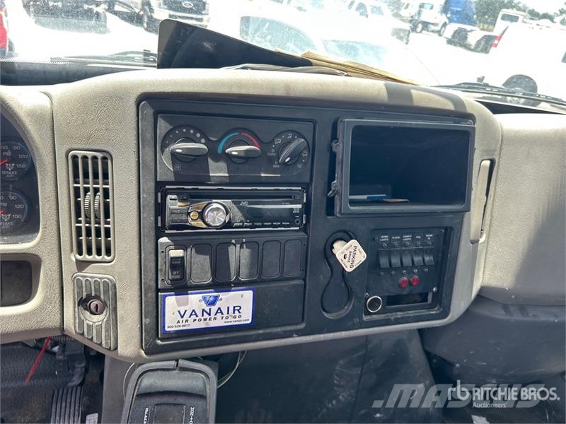 International Hiab 175-1 14330 lb Knuckle Boom on  International Автокранове