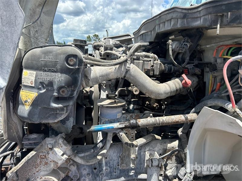 International Hiab 175-1 14330 lb Knuckle Boom on  International Автокранове