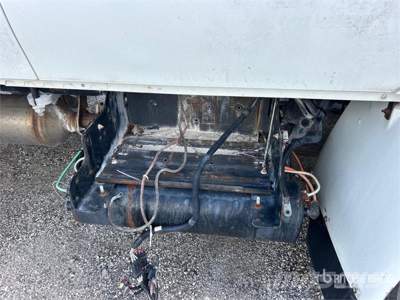 International Hiab 175-1 14330 lb Knuckle Boom on  International Автокранове