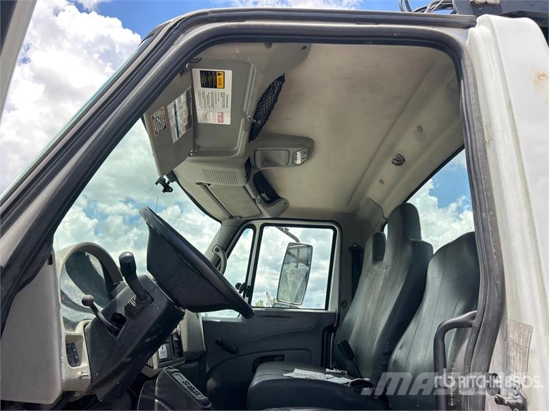 International Hiab 175-1 14330 lb Knuckle Boom on  International Автокранове