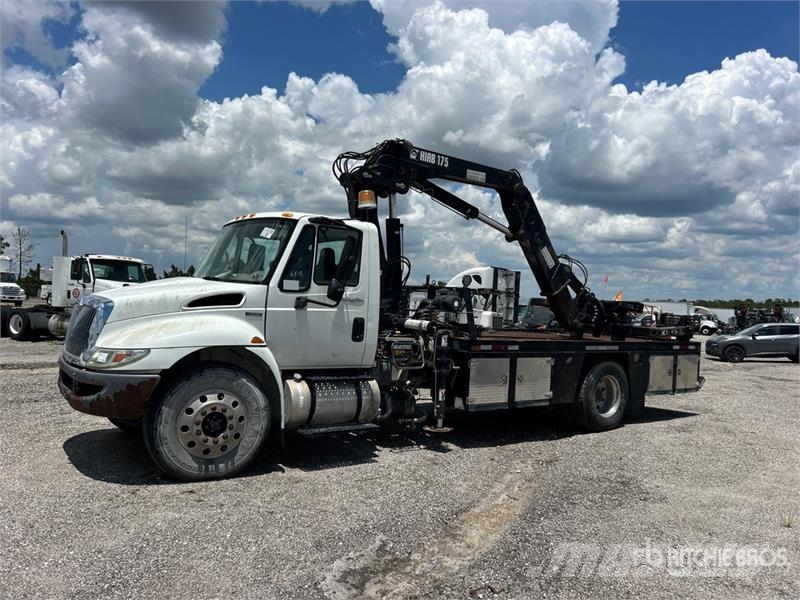 International Hiab 175-1 14330 lb Knuckle Boom on  International Автокранове